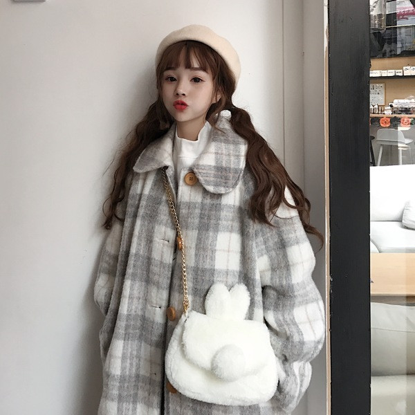 Модерно дамско карирано палто 