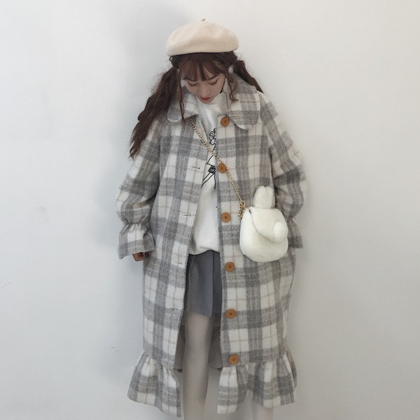 Модерно дамско карирано палто 