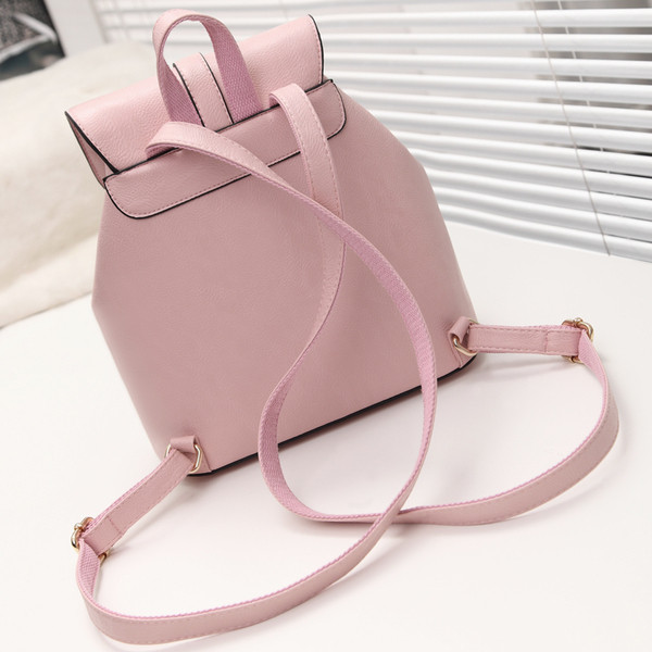 Női bőr hátizsák fekete és rózsaszín színben