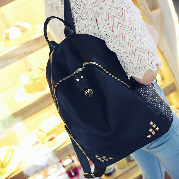 Női bőr hátizsák fekete színben