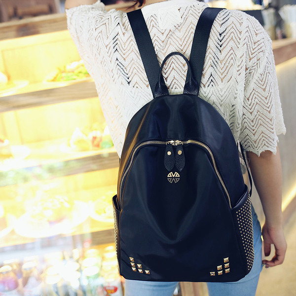 Női bőr hátizsák fekete színben