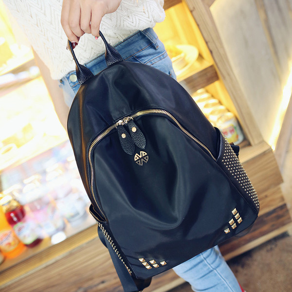 Női bőr hátizsák fekete színben