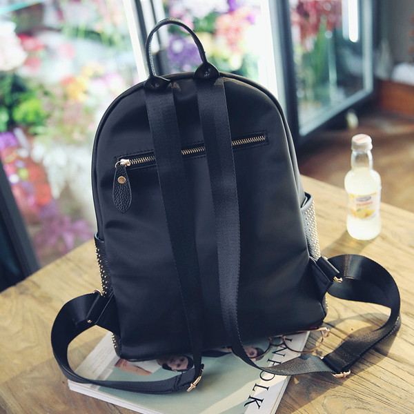 Női bőr hátizsák fekete színben