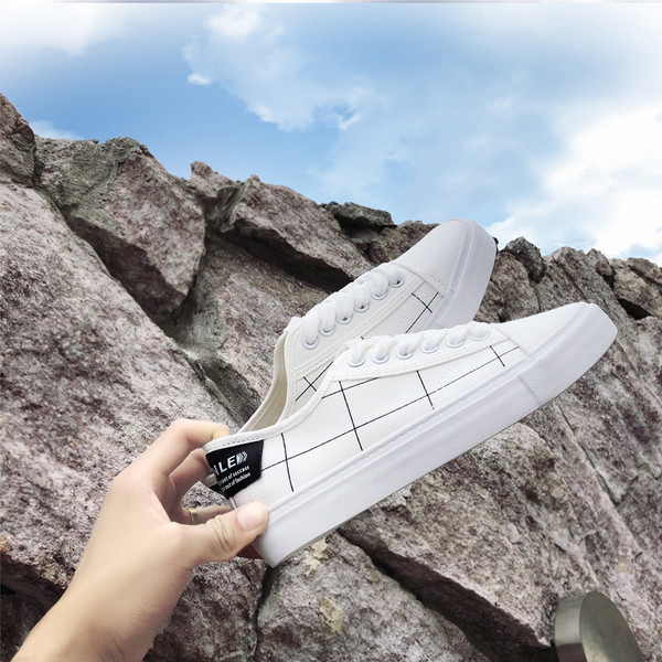 Γυναικεία αθλητικά πάνινα παπούτσια σε τρία χρώματα