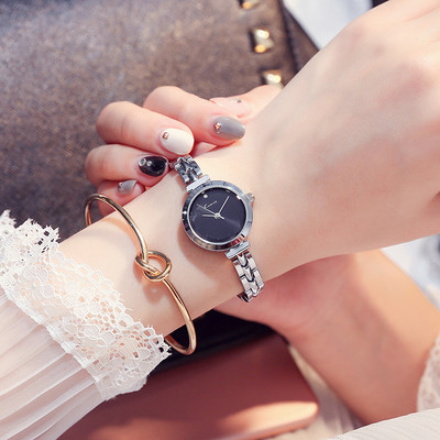 Elegáns női karóra fém szíjjal