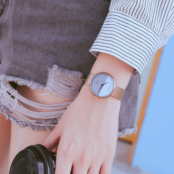 Елегантен дамски часовник в три цвята 