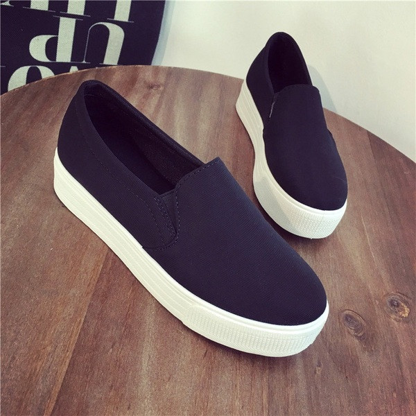 Sima modell női mokaszin kis emelvényű fekete színben