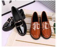 Mocasini eleganti de dama cu catarama metalica in negru si maro