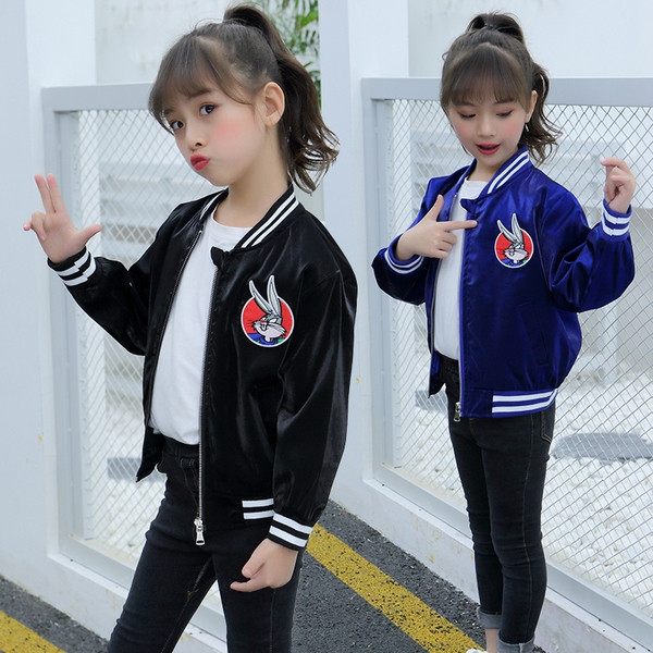 Αθλητικό παιδικό μπουφάν καθημερινό με έγχρωμο κέντημα  σε μπλε και μαύρο χρώμα