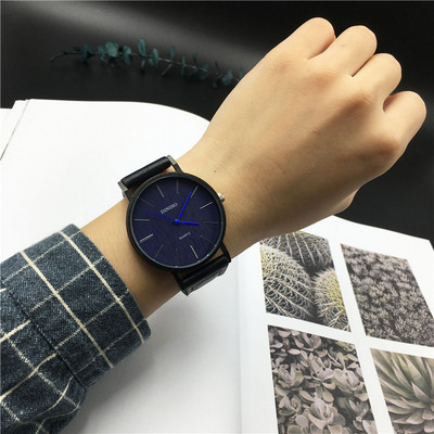 Modern férfi karóra többféle színben, mindennapi használatra alkalmas