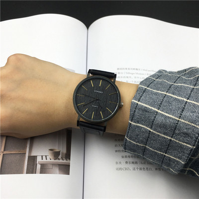 Modern férfi karóra többféle színben, mindennapi használatra alkalmas