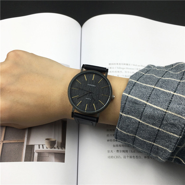 Modern férfi karóra többféle színben, mindennapi használatra alkalmas