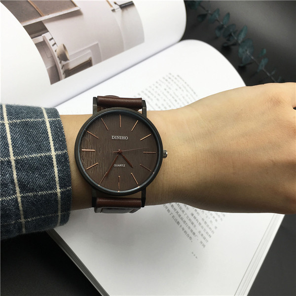 Modern férfi karóra többféle színben, mindennapi használatra alkalmas