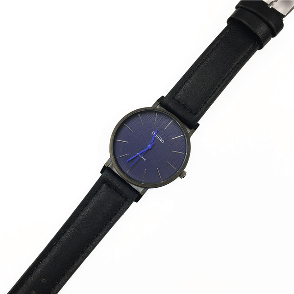 Modern férfi karóra többféle színben, mindennapi használatra alkalmas