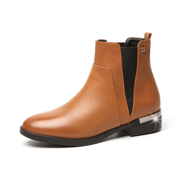 Стилни дамски боти в два цвята подходящи за ежедневие