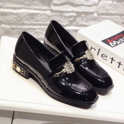 Stílusos női mokaszinok fém díszítéssel három színben