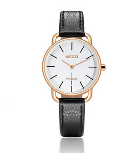 Дамски стилен часовник в три цвята