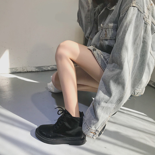 Σπορ-κομψές μπότες σε μαύρο χρώμα