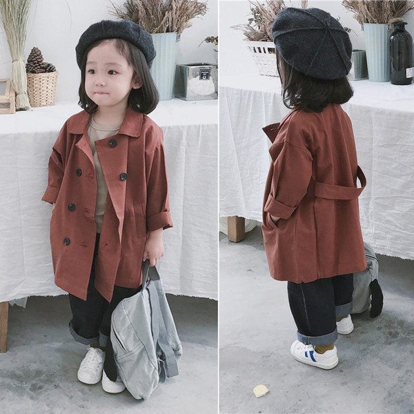 Μοντέρνο παιδικό παλτό με κουμπιά κατάλληλα για αγόρια και κορίτσια
