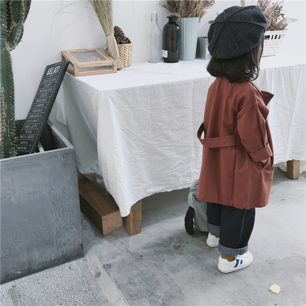 Μοντέρνο παιδικό παλτό με κουμπιά κατάλληλα για αγόρια και κορίτσια