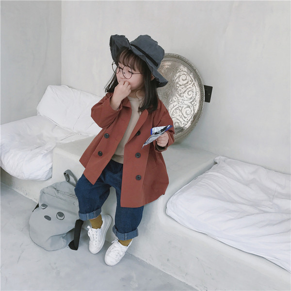 Μοντέρνο παιδικό παλτό με κουμπιά κατάλληλα για αγόρια και κορίτσια