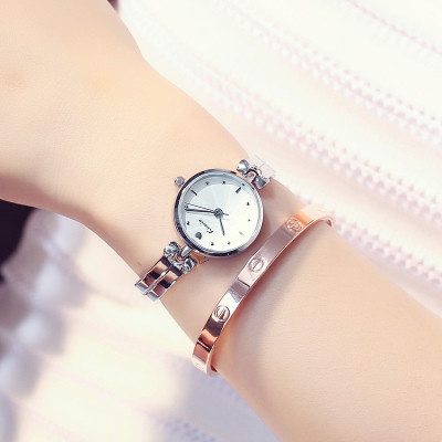 Modern női karóra fém szíjjal, három színben