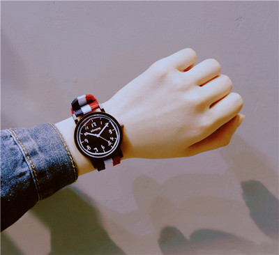 Ceas modern de dama cu curea colorata