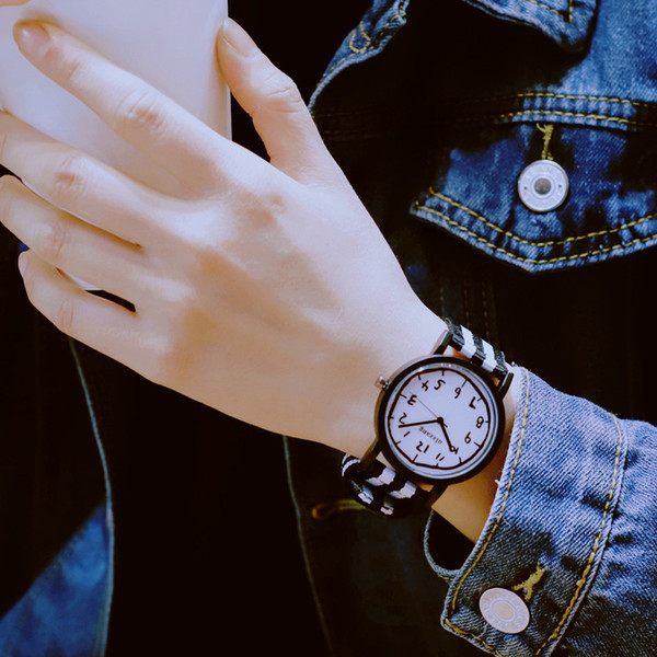 Ceas modern de dama cu curea colorata