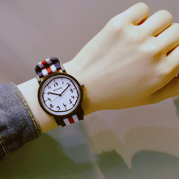 Ceas modern de dama cu curea colorata