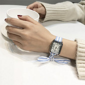 Дамски часовник в няколко цвята с интересна каишка