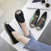 Női modern mokaszin flitterekkel, két színben