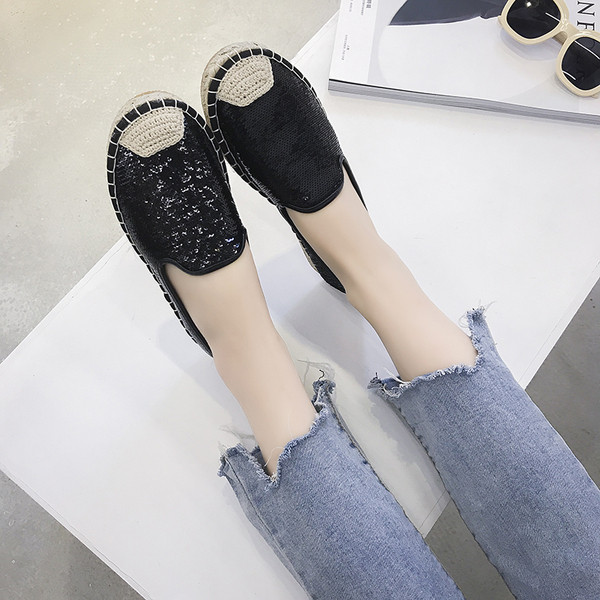 Női modern mokaszin flitterekkel, két színben