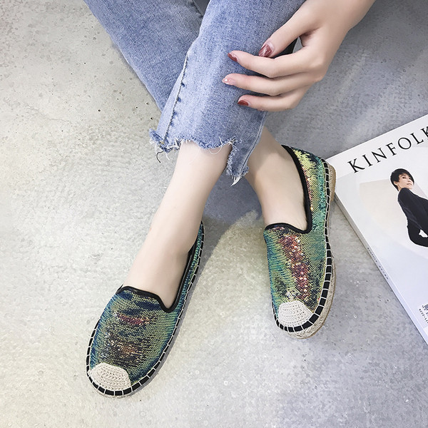 Női modern mokaszin flitterekkel, két színben