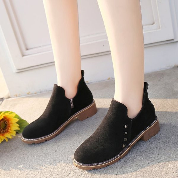 Κομψές γυναικείες μπότες σε τρεις αποχρώσεις