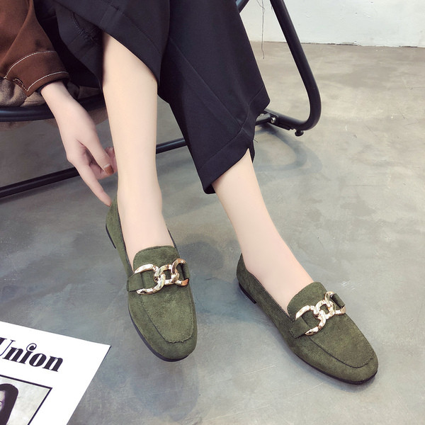 Stílusos női velúr mokaszinok fém díszítéssel, három színben