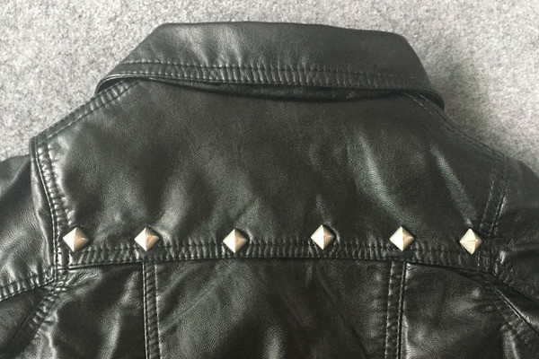 Eko bőrből készült stílusos gyerekkabát fekete és rózsaszín színben