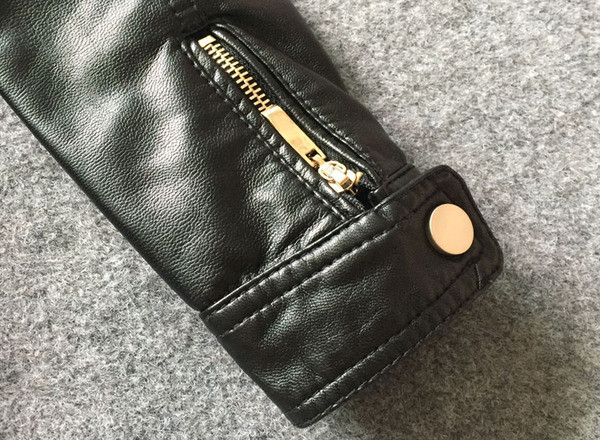 Eko bőrből készült stílusos gyerekkabát fekete és rózsaszín színben