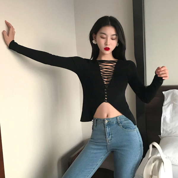 Γυναικεία μπλούζα με λαιμόκοψη σε τρία χρώματα