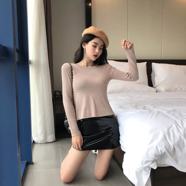 Γυναικεία μπλούζα με λαιμόκοψη σε τρία χρώματα