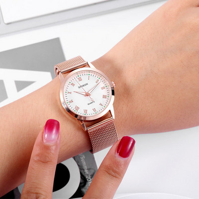 Modern női karóra fém szíjjal, többféle színben