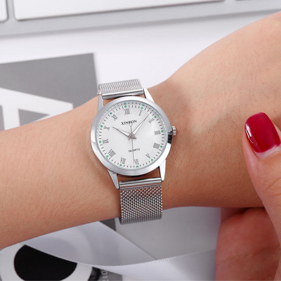Modern női karóra fém szíjjal, többféle színben
