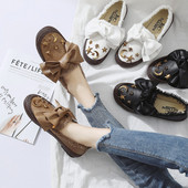 Női mokaszinok szalaggal és fém elemekkel három színben