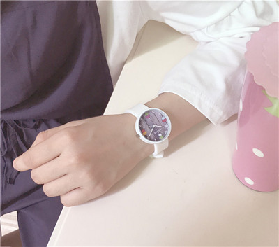 Дамски часовник с гумена каишка в няколко модела и цвята