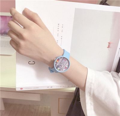 Дамски часовник с гумена каишка в няколко модела и цвята