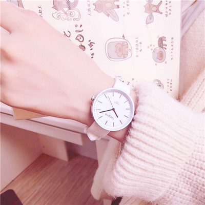 Дамски часовник с гумена каишка в няколко модела и цвята