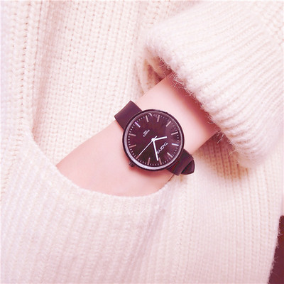 Дамски часовник с гумена каишка в няколко модела и цвята