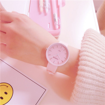 Дамски часовник с гумена каишка в няколко модела и цвята