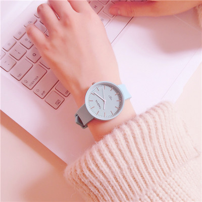 Дамски часовник с гумена каишка в няколко модела и цвята