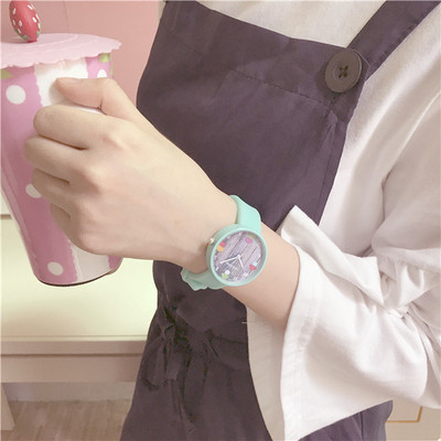 Дамски часовник с гумена каишка в няколко модела и цвята