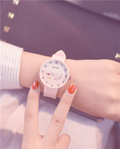 Дамски часовник с гумена каишка в няколко модела и цвята